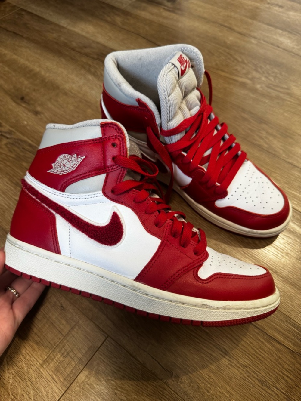 nike air jordan 1 retro high og red white women’s 7.5